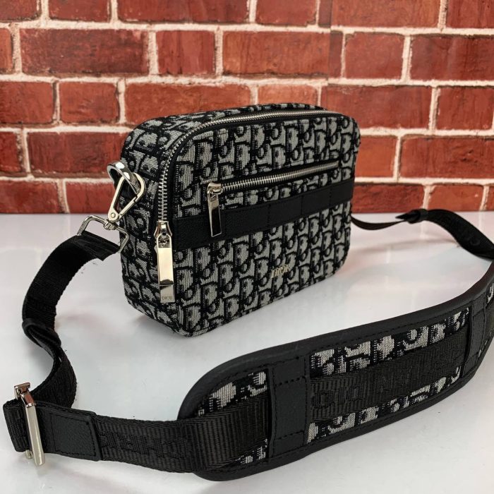 christian-dior-safari-messenger-oblique-bag-hakiki-deri-erkek-postaci-canta Christian Dior Safari Messenger Oblique bag hakiki deri erkek postacı çanta - Görsel 1