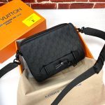 Louis Vuitton Steamer Messenger Postacı Çantası