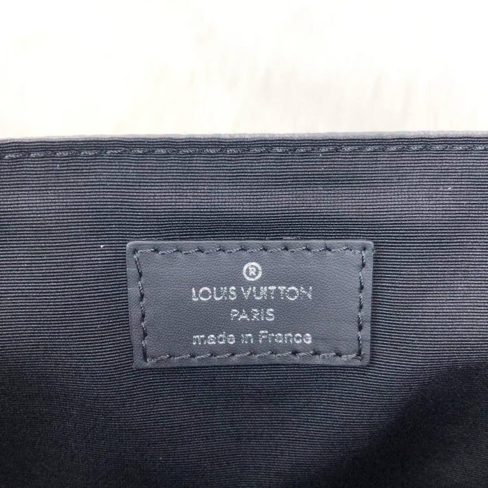 Louis Vuitton New District PM Erkek Postacı - Görsel 8