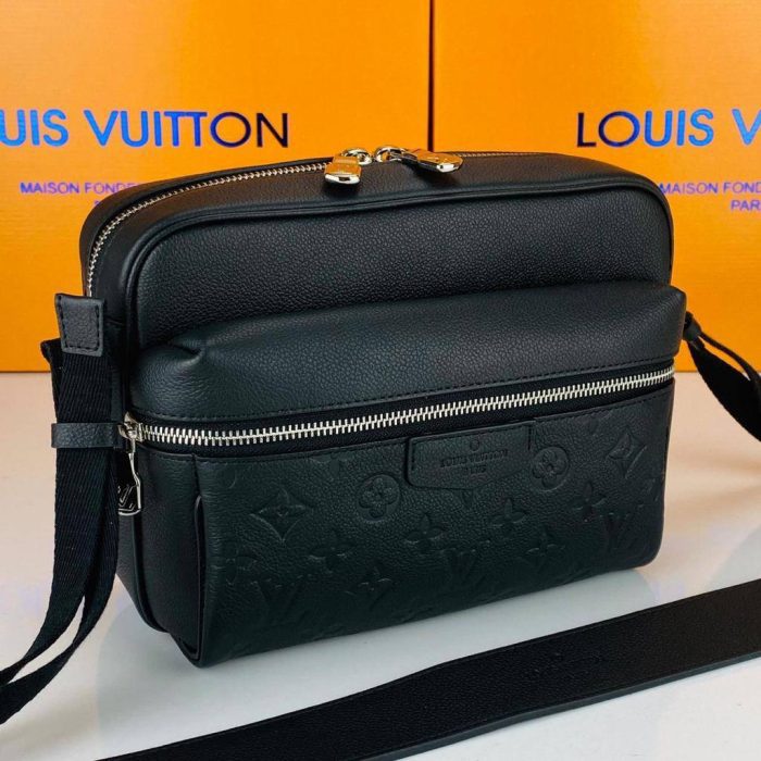 louis-vuitton-outdoor-messenger-infini-ve-empreinte-erkek-postaci-monogram Louis Vuitton Outdoor Messenger İnfini ve Empreinte Erkek Postacı - Görsel 1