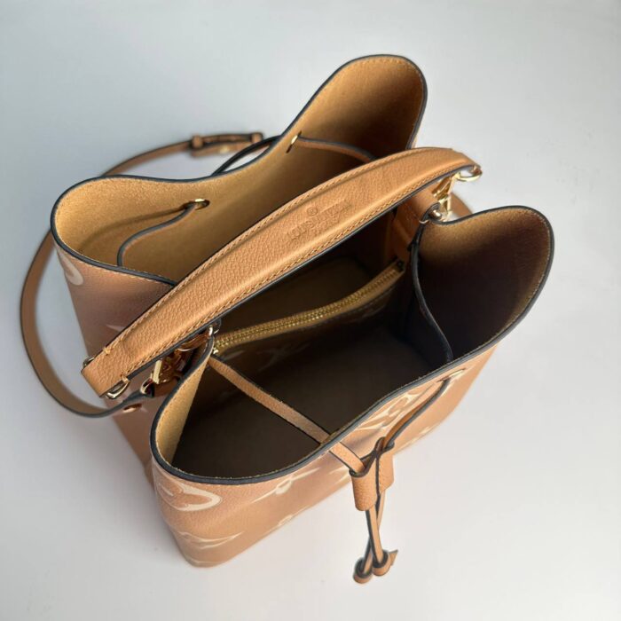 Louis Vuitton Neonoe Wild at Heart Collection Kadın Çanta - Görsel 4